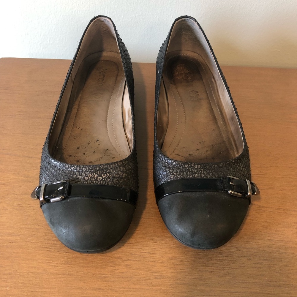 ECCO Flats Black size 39 (8/8.5) adorable details